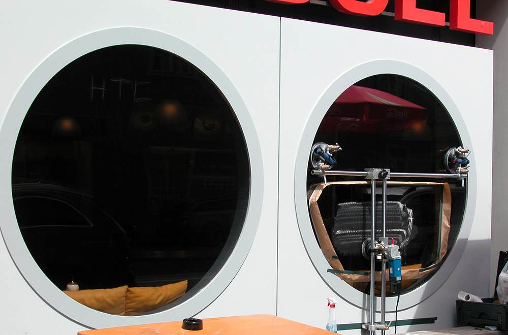 vetrox, glaskratzer, glaskratzer entfernen, glaskratzerentfernung, scratching, graffiti, glass doc, glassanierung, verkratztes glas